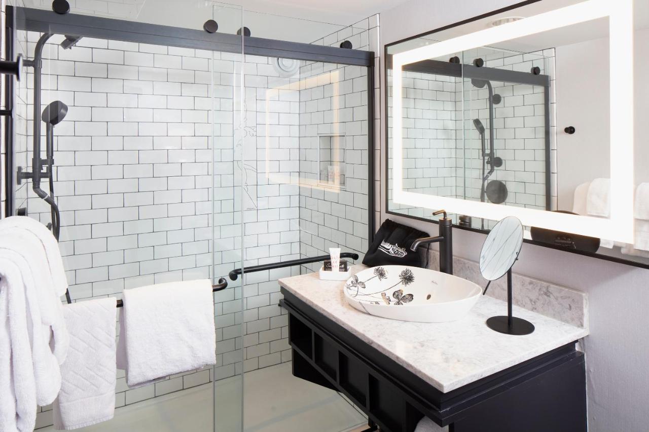 Hotel Saint Kate - The Arts Milwaukee