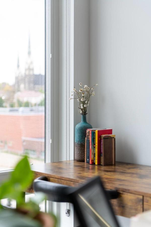 Flexhome Skywalk To Fiserv 1br U1