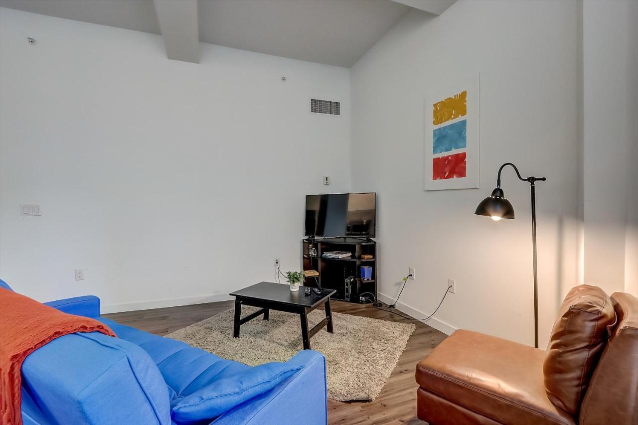 Apartment Frontdesk Mke Lofts Downtown Milwaukee *