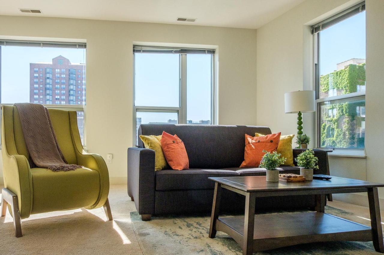 Apartment Frontdesk 1040 Cass St Apts East Town