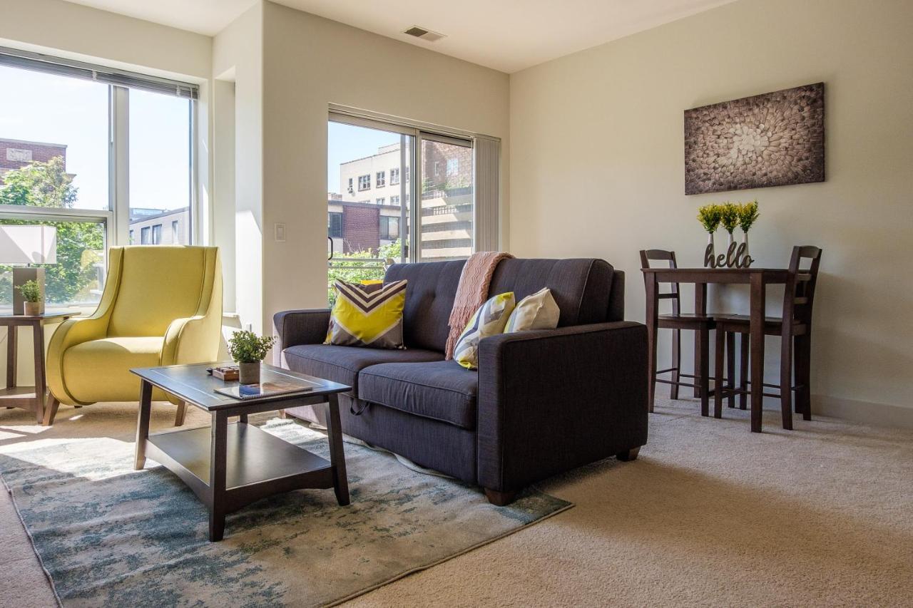 Frontdesk 1040 Cass St Apts East Town Apartment *
