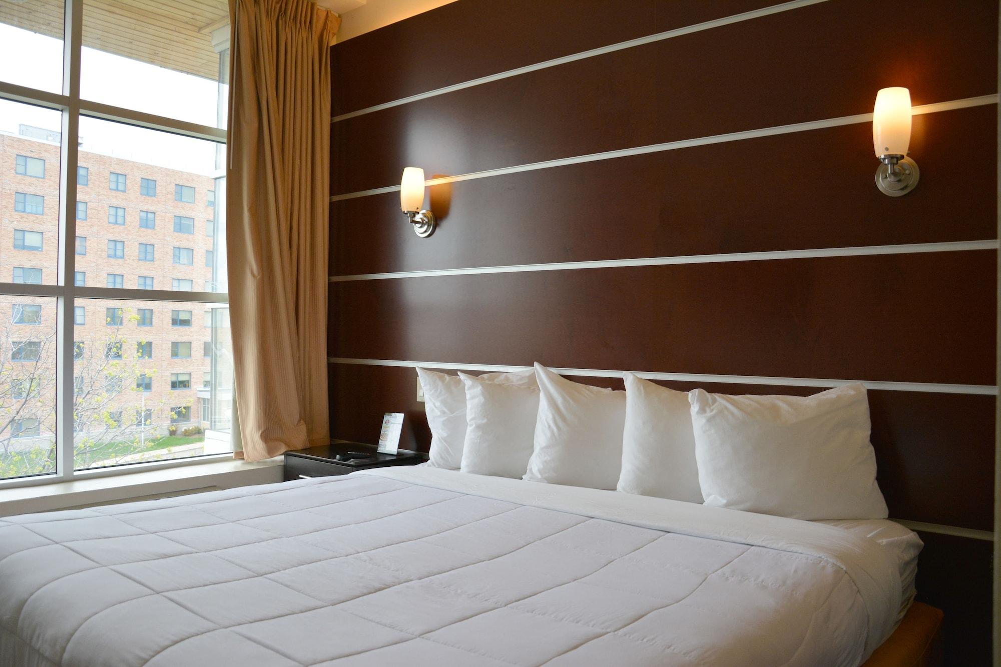Hotel Days & By Wyndham Milwaukee