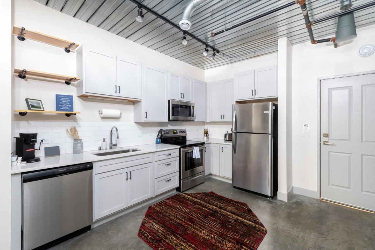 Cozy 1br Close To Fiserv With Parking Apartment *