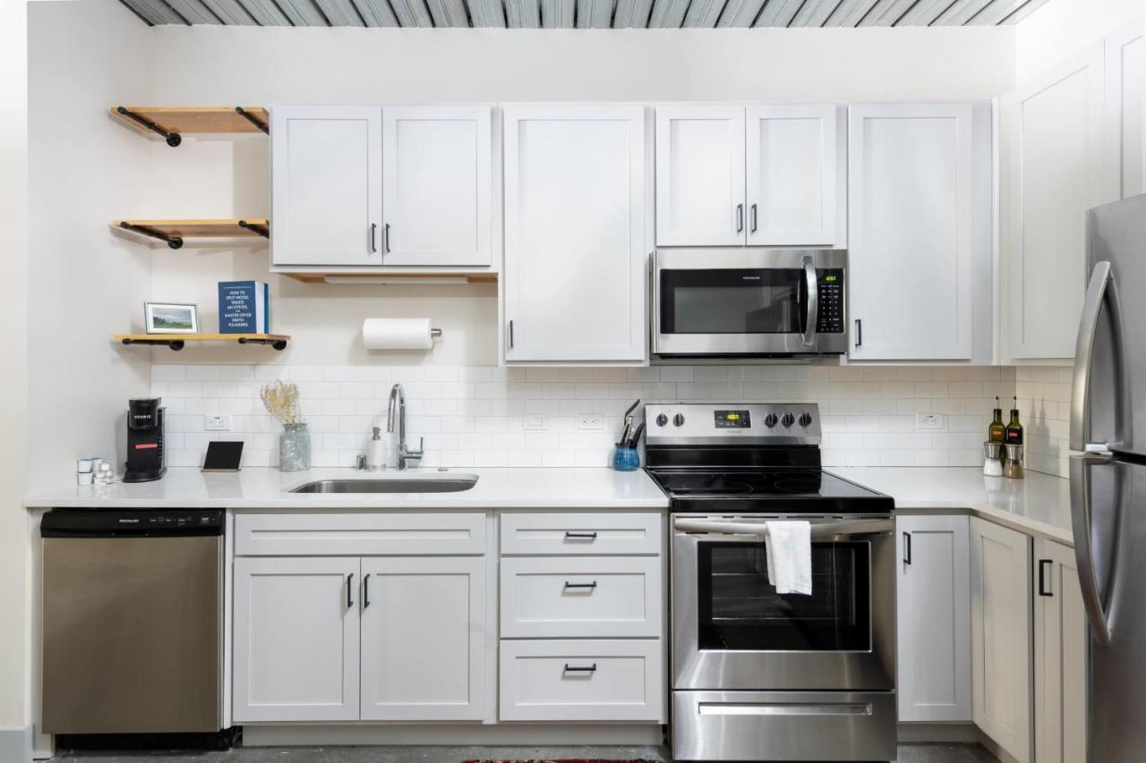 Cozy 1br Close To Fiserv With Parking Apartment