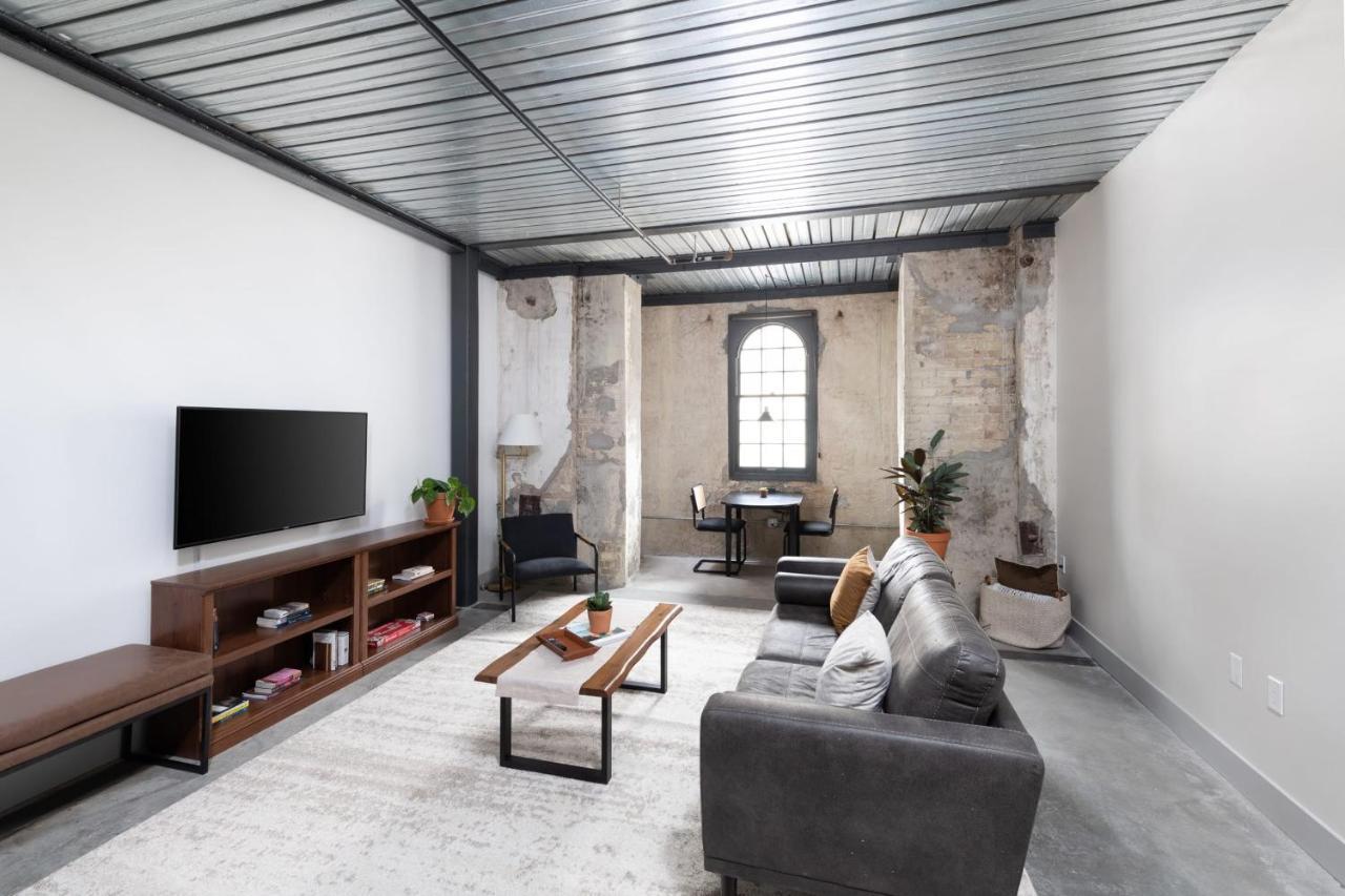 Cozy 1br Close To Fiserv With Parking *