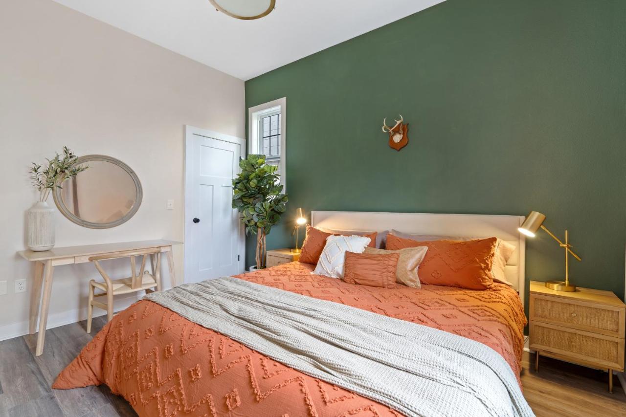 The Bentley Condotel In Historic Walker's Point W/ Garage + Yard * Milwaukee