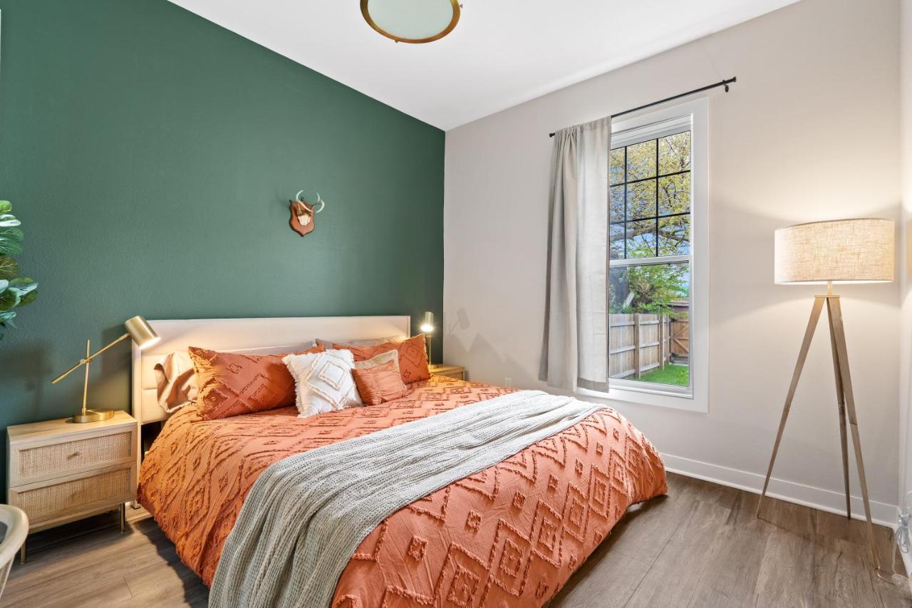 The Bentley Condotel In Historic Walker's Point W/ Garage + Yard Apartment