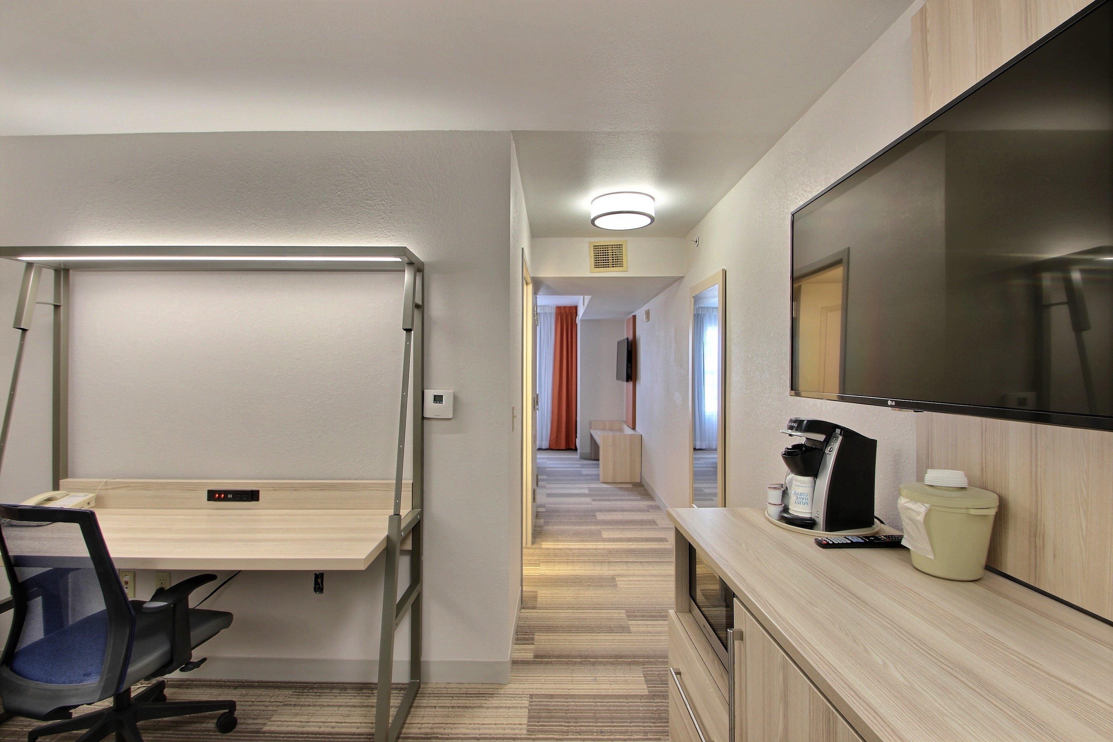 Express & Airport By Ihg Hotel Milwaukee