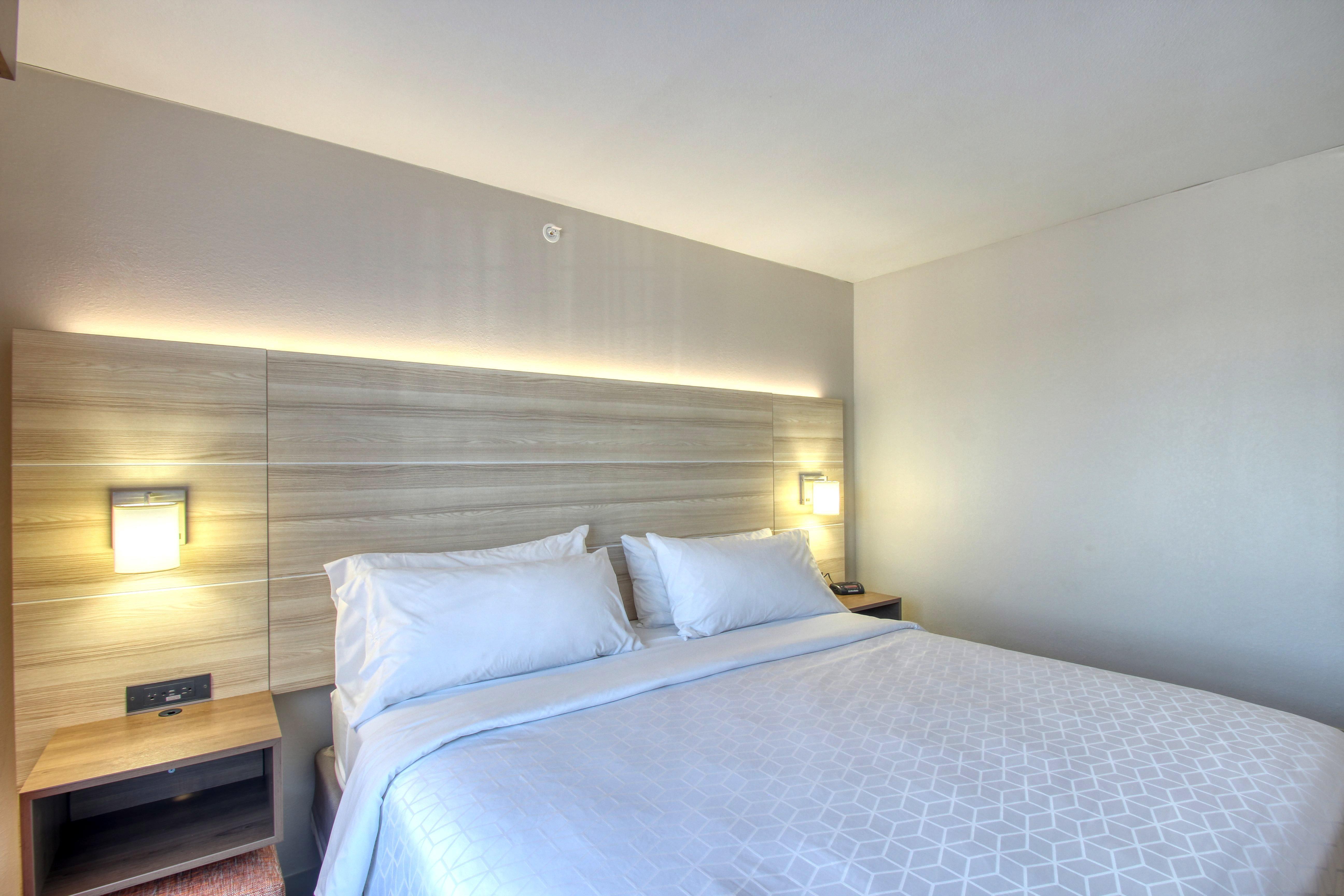 Express & Airport By Ihg Hotel