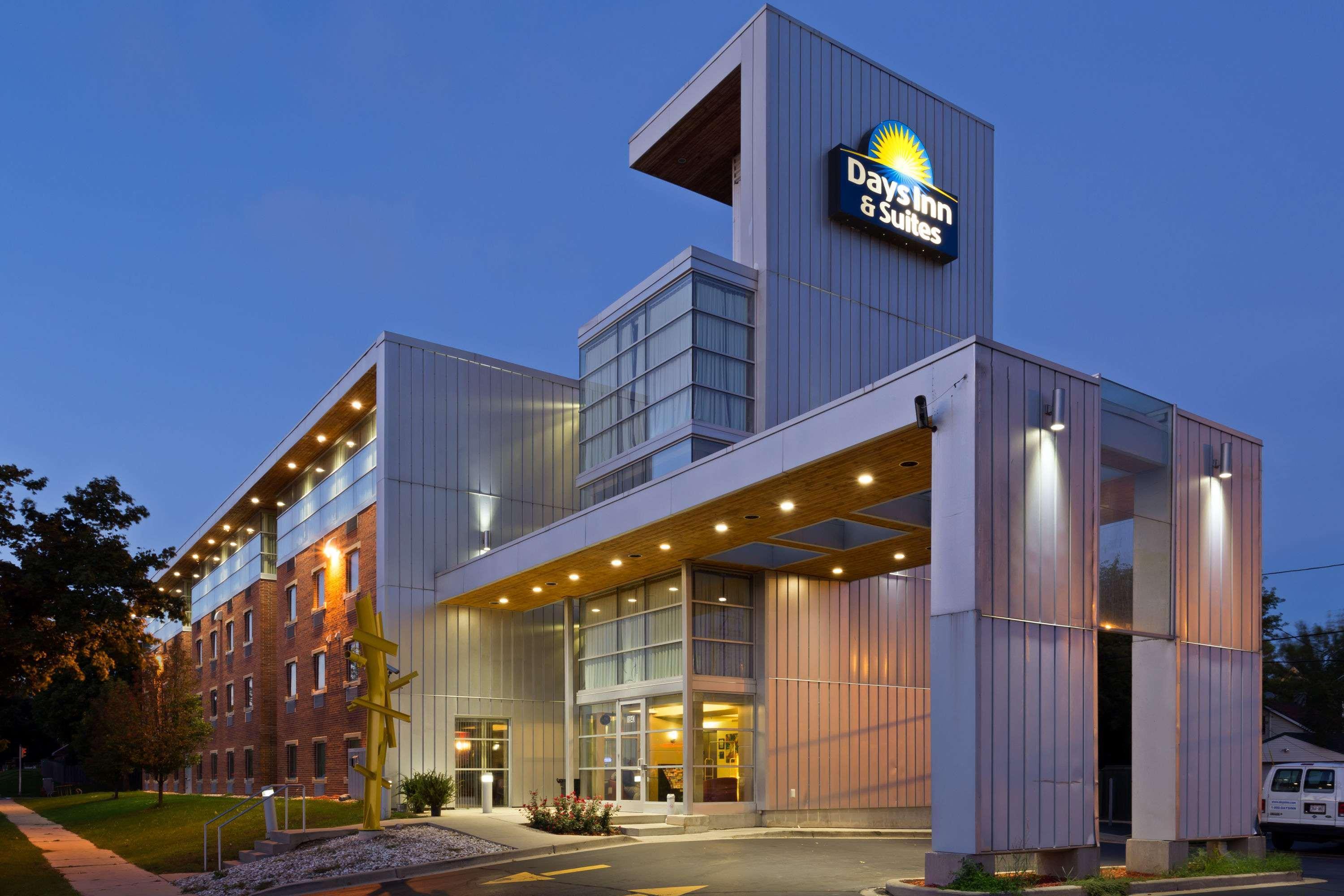 Days & By Wyndham Hotel Milwaukee