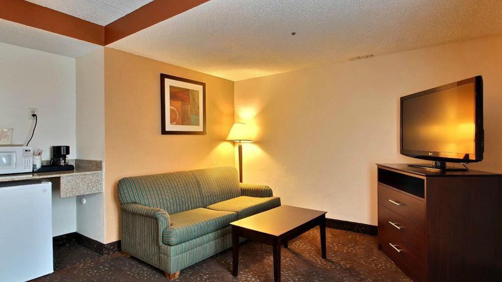 Quality Airport Hotel 3*
