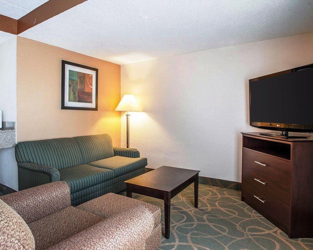 Quality Airport Hotel 3*