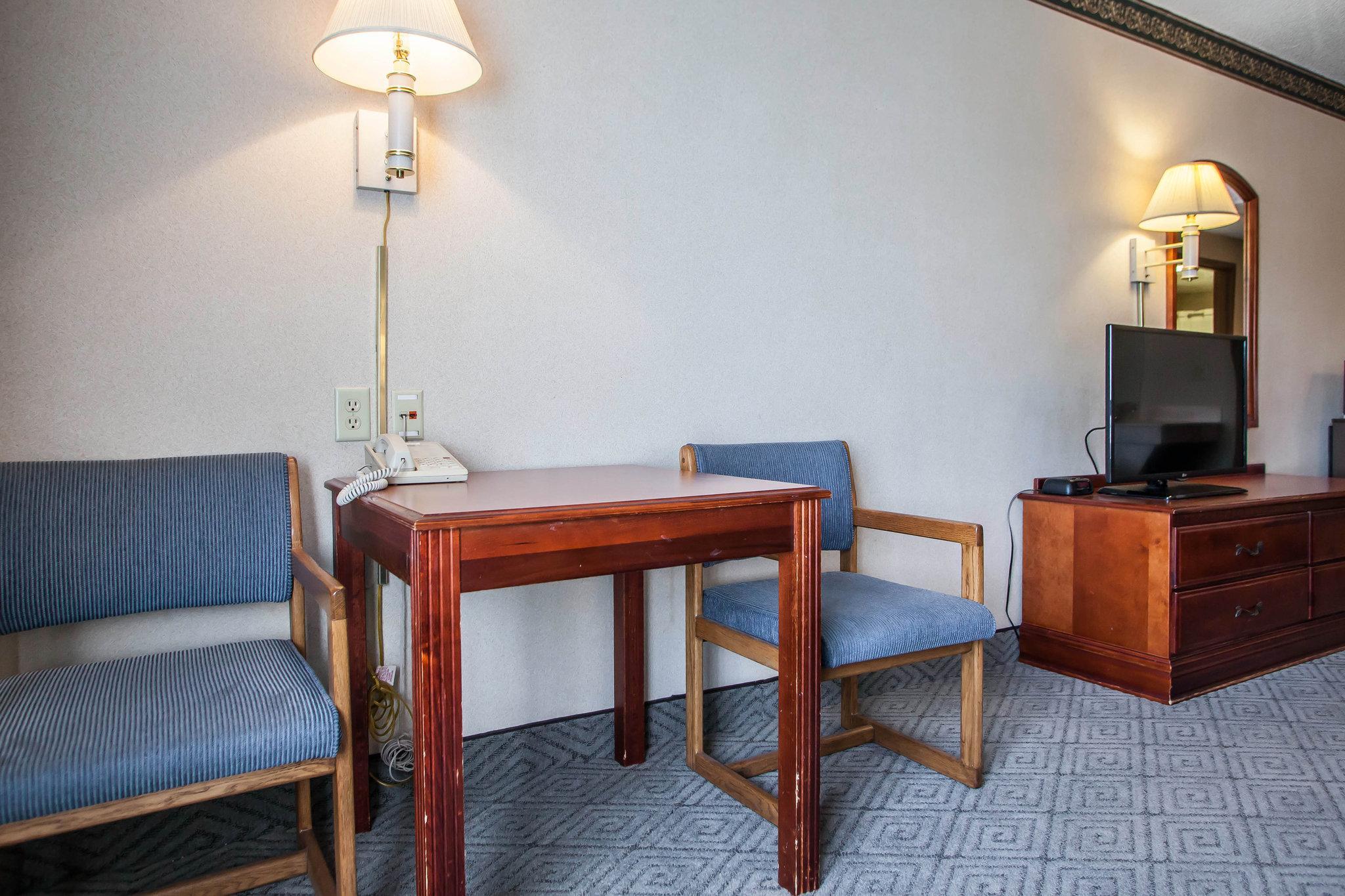 Rodeway & Airport Hotel 2*
