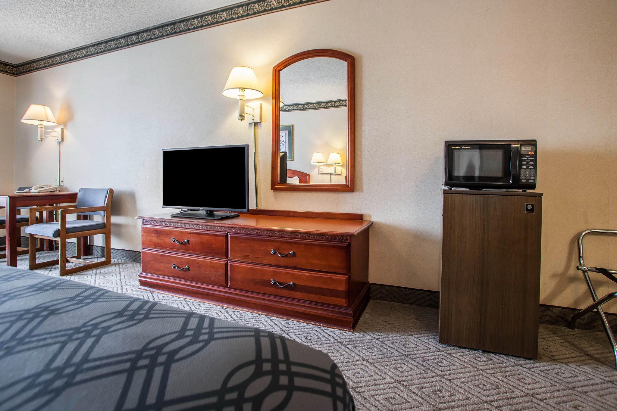 Rodeway & Airport Hotel