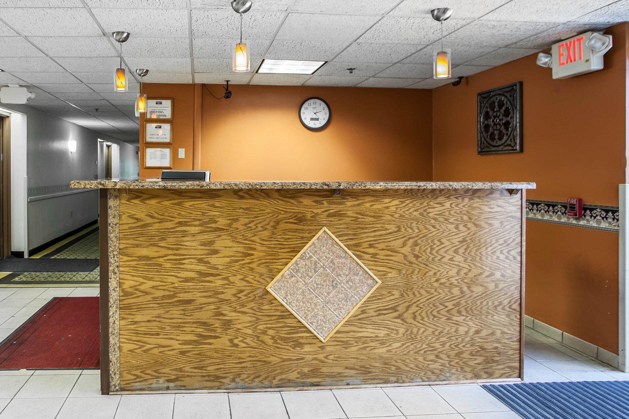 Rodeway & Airport Hotel 2*