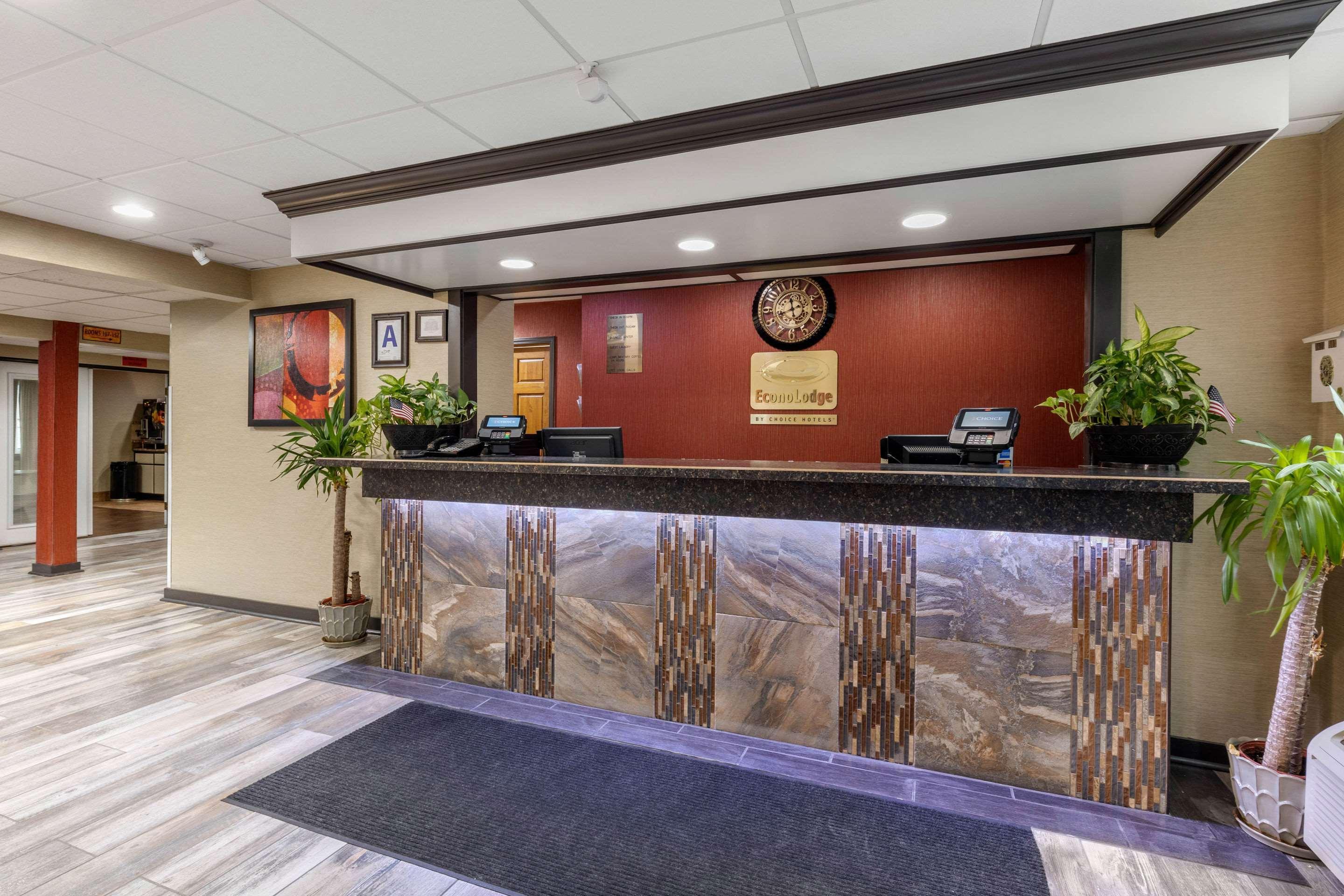 Lodge Econo Airport Milwaukee