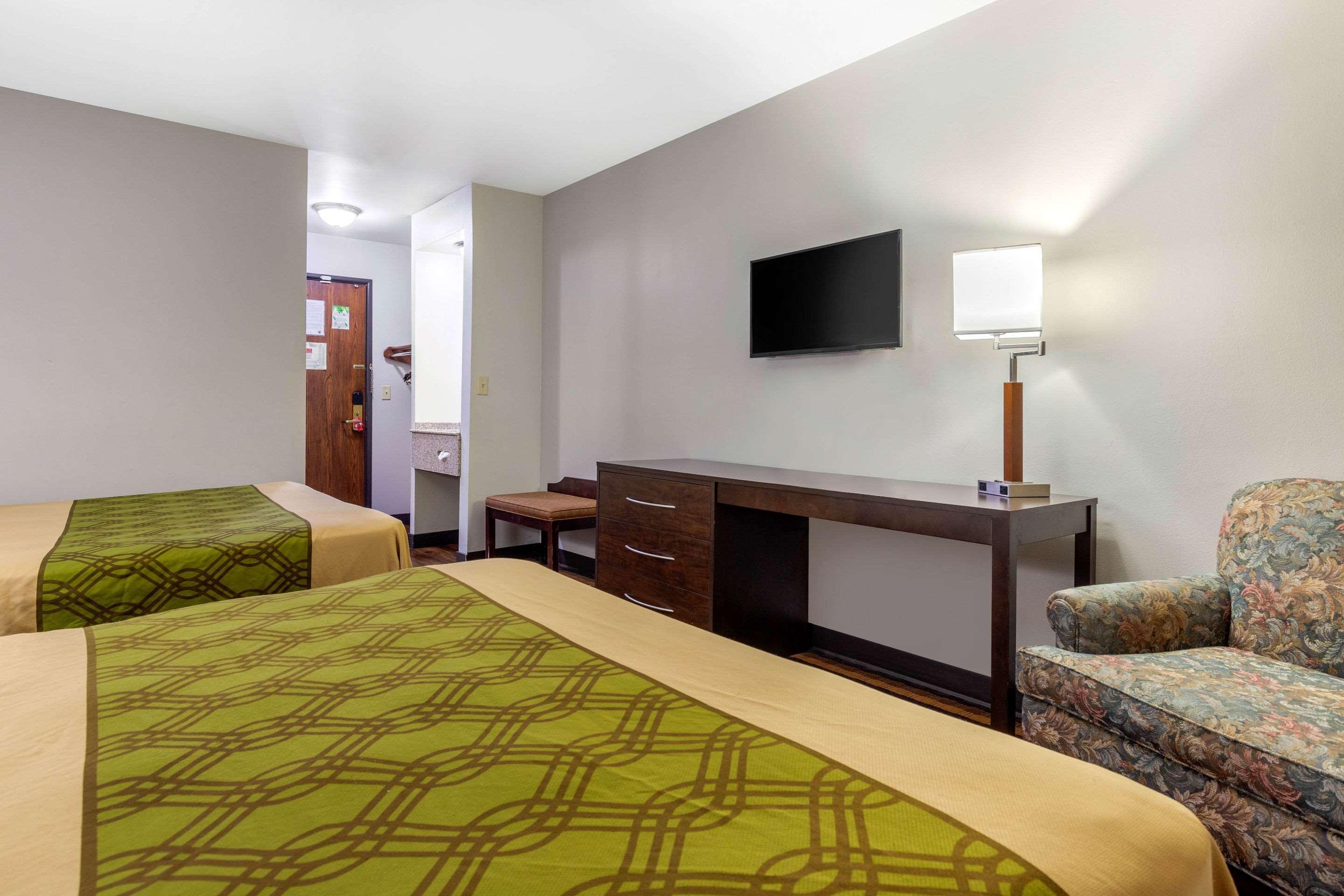 Lodge Econo Airport Milwaukee