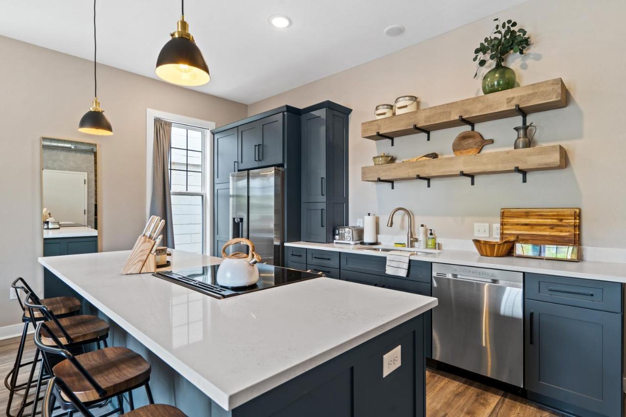 The Bentley Condotel In Historic Walker's Point W/ Garage + Yard