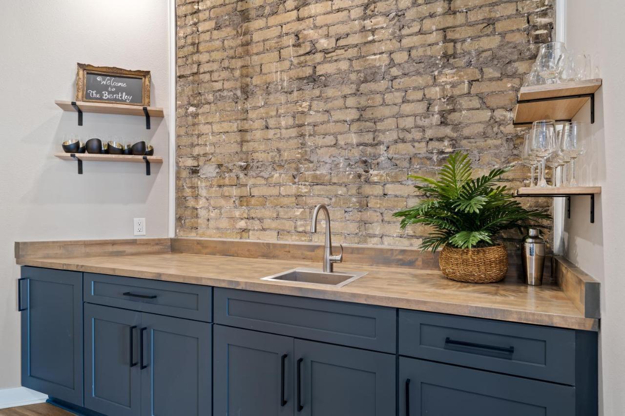 The Bentley Condotel In Historic Walker's Point W/ Garage + Yard Apartment Milwaukee