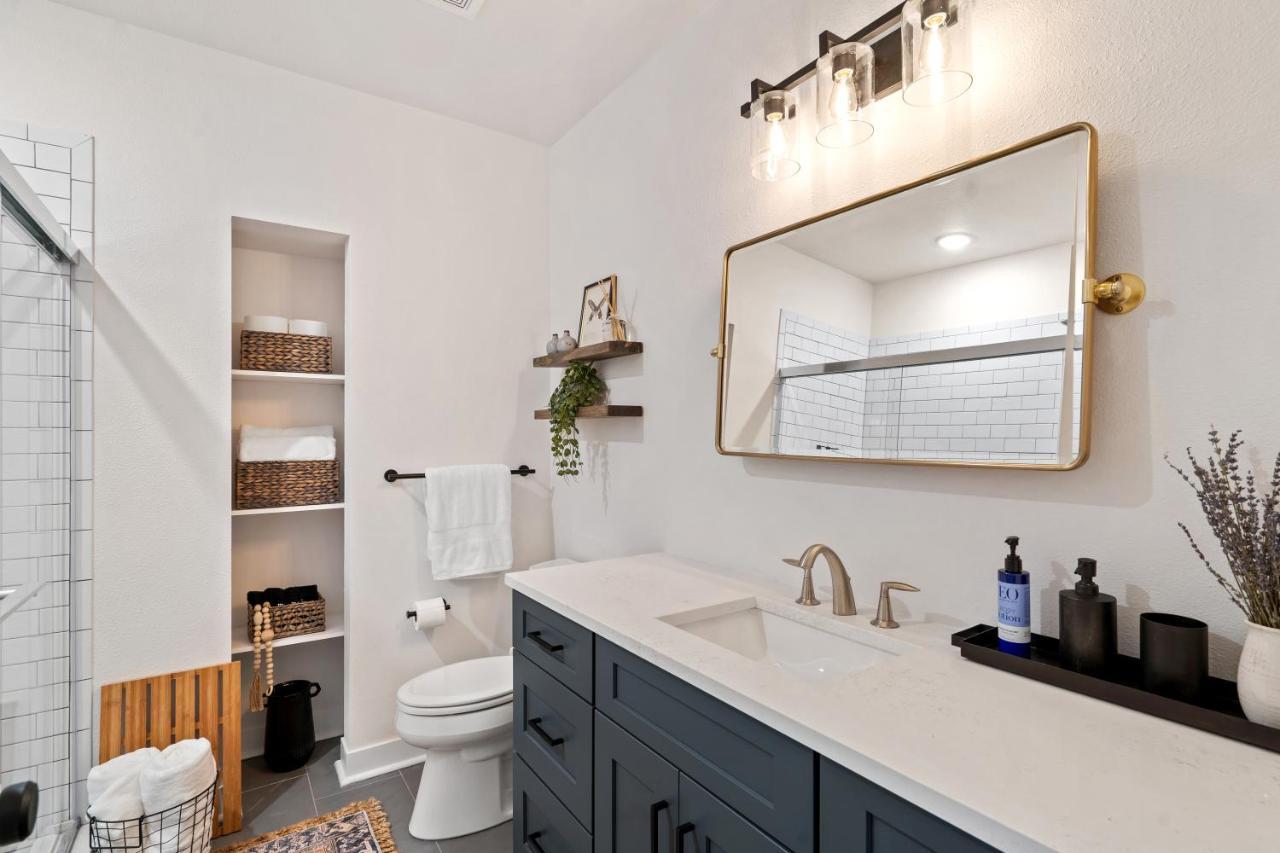 Apartment The Bentley Condotel In Historic Walker's Point W/ Garage + Yard