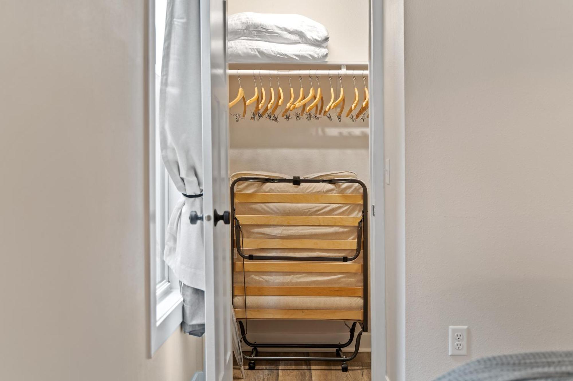 Apartment The Bentley Condotel In Historic Walker's Point W/ Garage + Yard Milwaukee