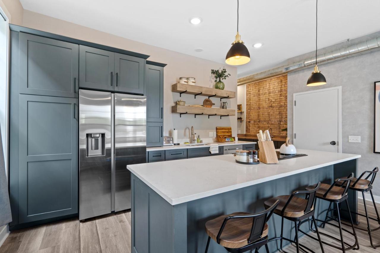 The Bentley Condotel In Historic Walker's Point W/ Garage + Yard Apartment