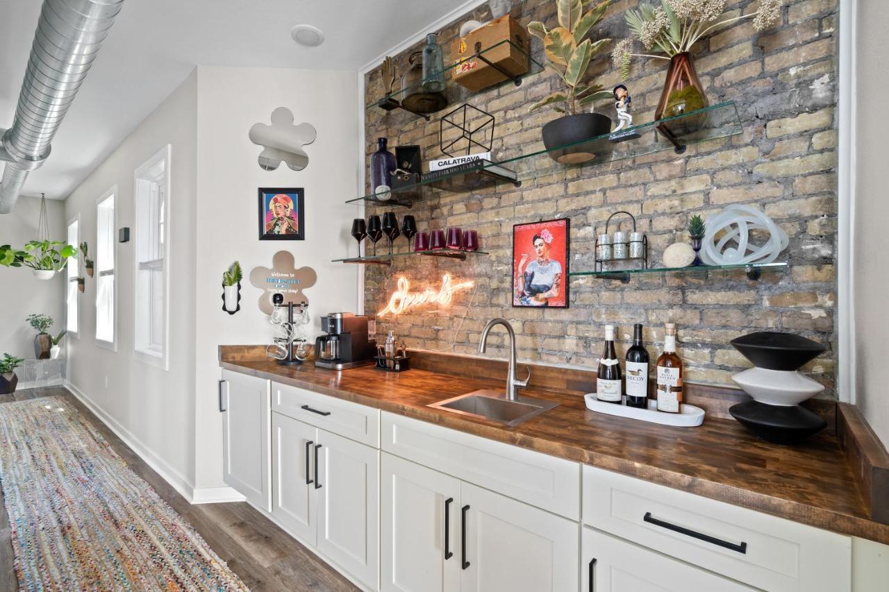 The Bentley Condotel, Heart Of Walkers Point With Garage, Yard Milwaukee