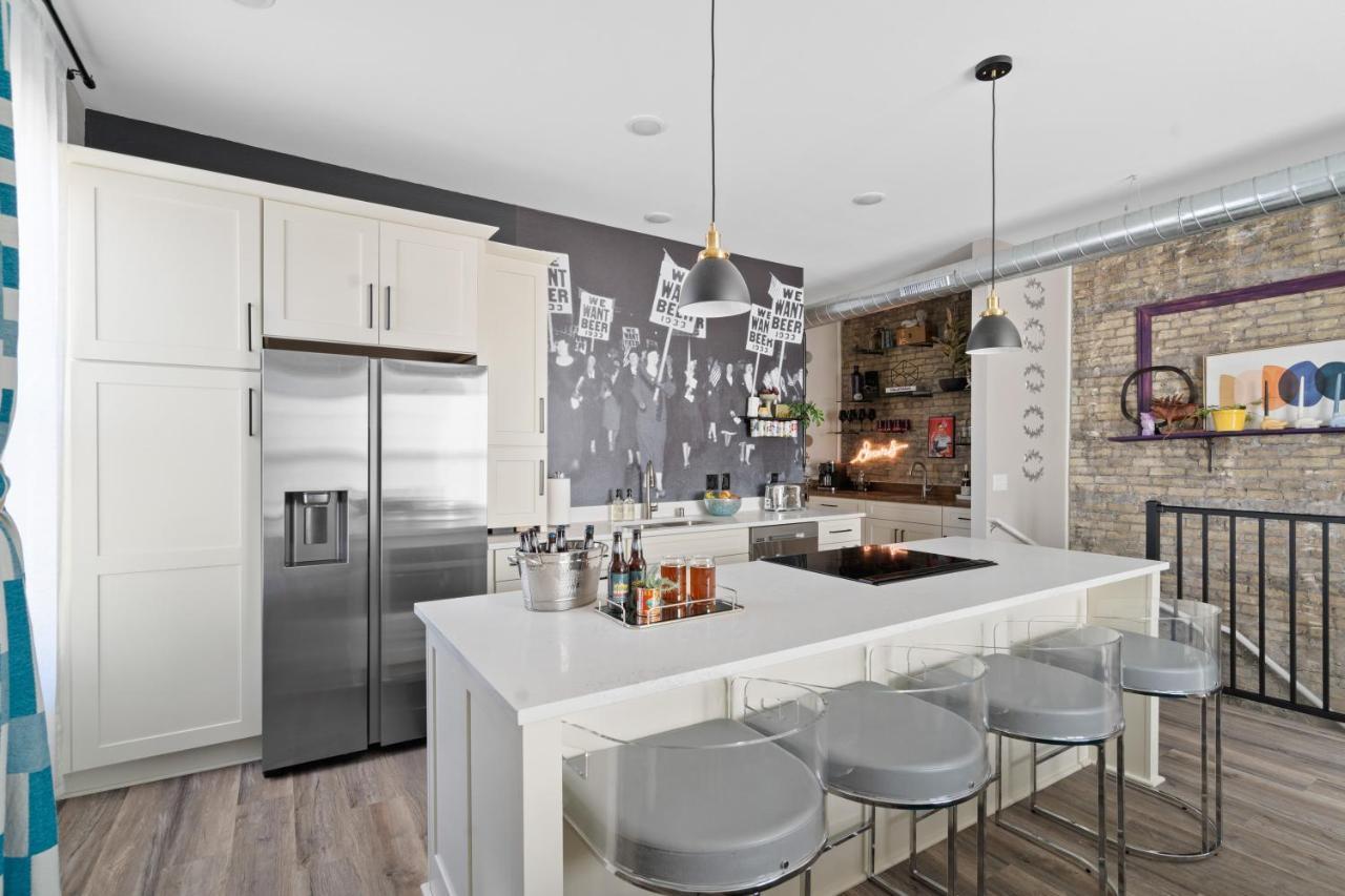 The Bentley Condotel, Heart Of Walkers Point With Garage, Yard Apartment *