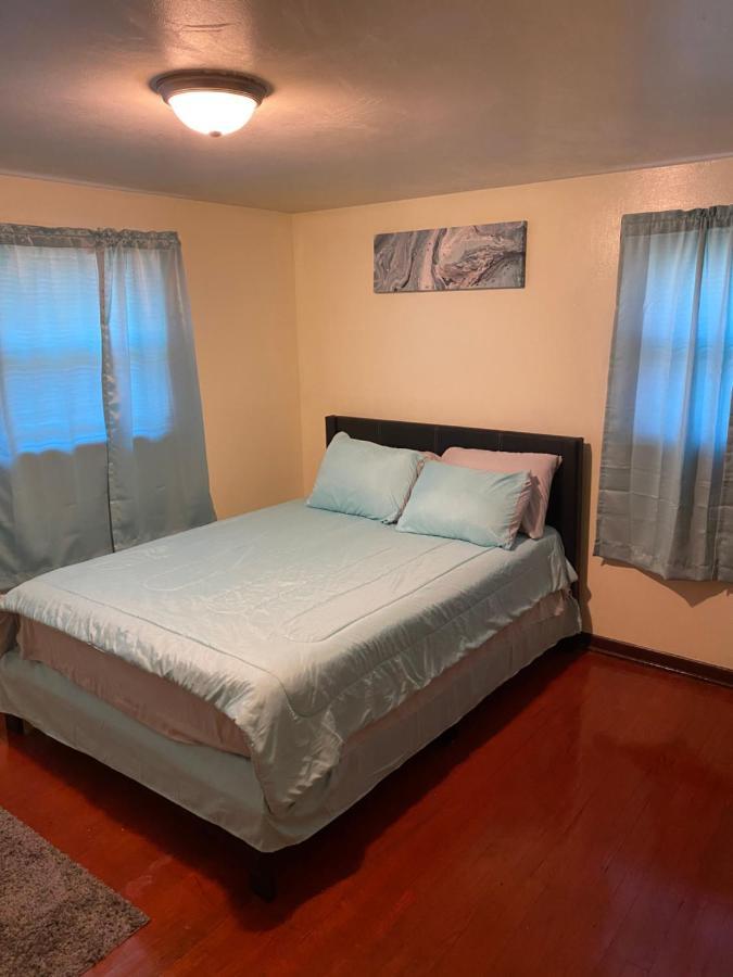 Spacious 3bedroom Free Wine,wifi,and Parking Apartment *