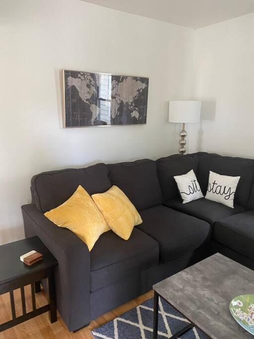 Holiday home Cute Yellow 2-br Bungalow W/free Garage, Free Wifi
