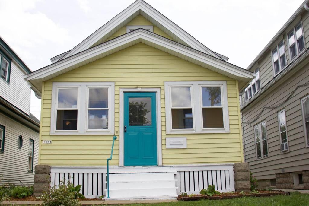 Cute Yellow 2-br Bungalow W/free Garage, Free Wifi