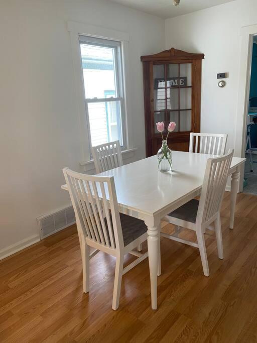 Cute Yellow 2-br Bungalow W/free Garage, Free Wifi *