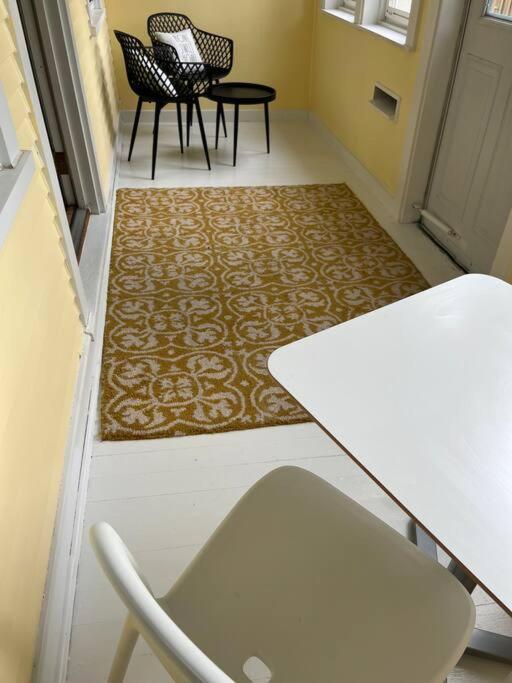 Cute Yellow 2-br Bungalow W/free Garage, Free Wifi Holiday home Milwaukee