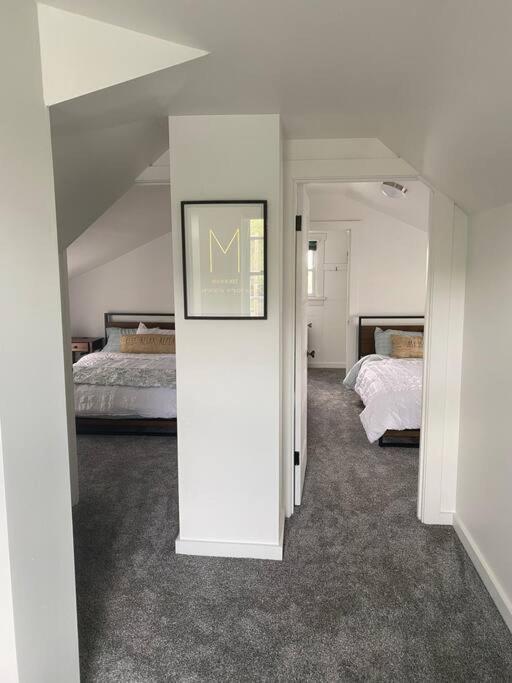 Cute Yellow 2-br Bungalow W/free Garage, Free Wifi Holiday home