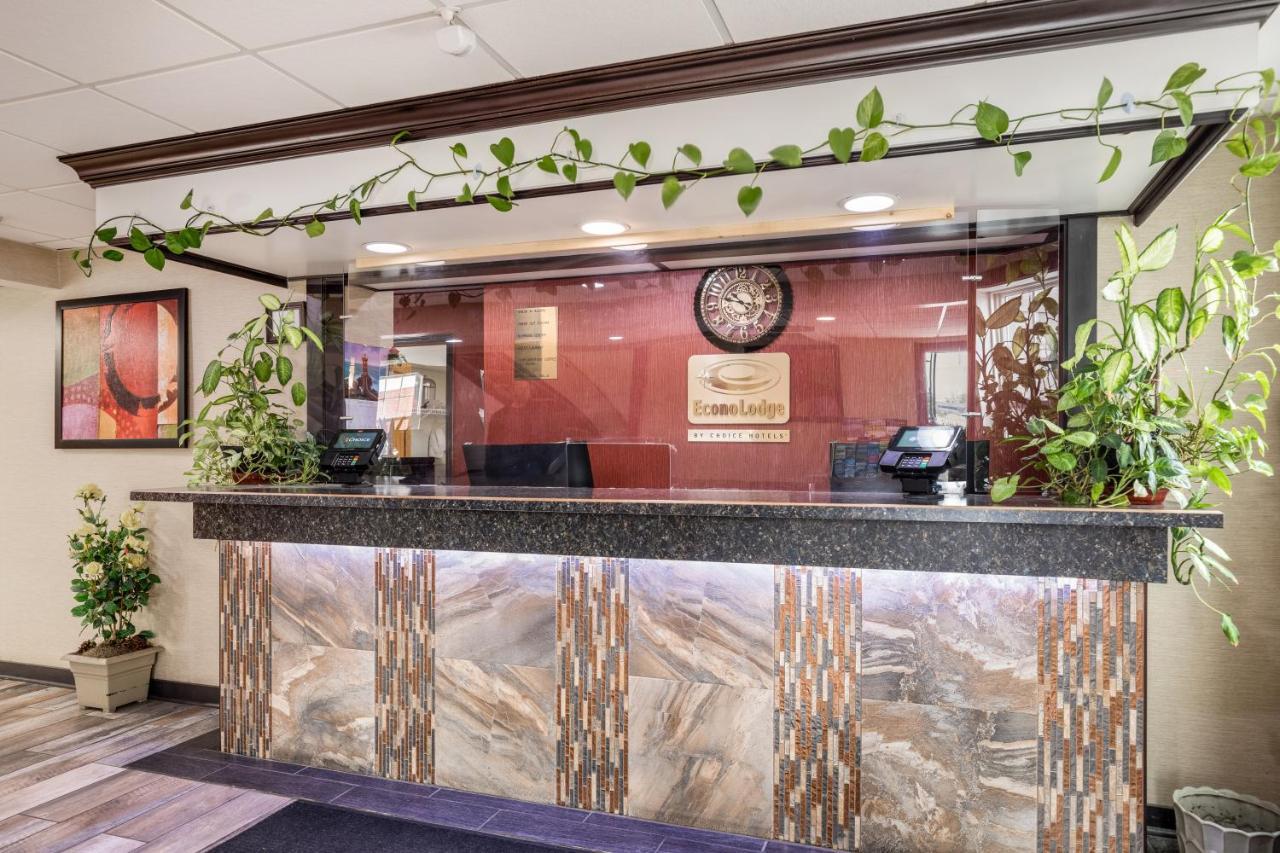 Lodge Econo Airport