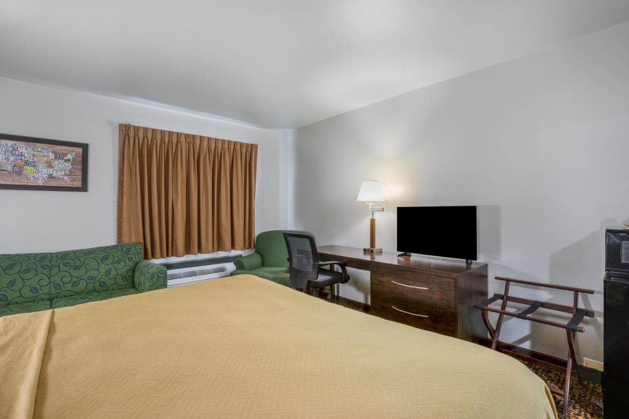 Econo Airport Lodge