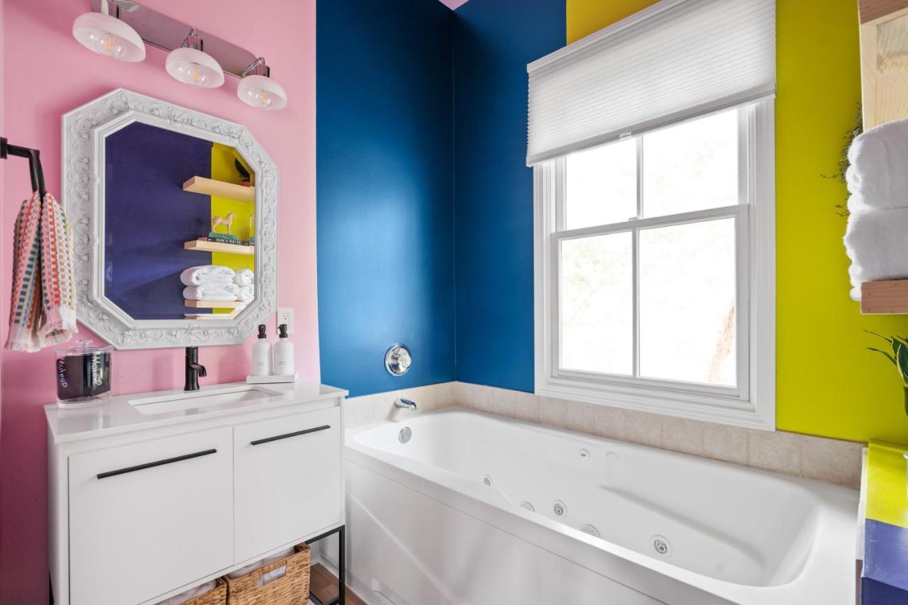 Insta Worthy Home! *sleeps 8* - Walker's Point! Milwaukee
