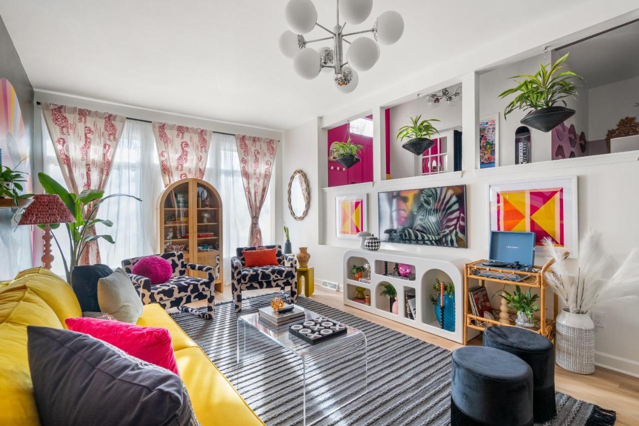 Holiday home Insta Worthy Home! *sleeps 8* - Walker's Point!