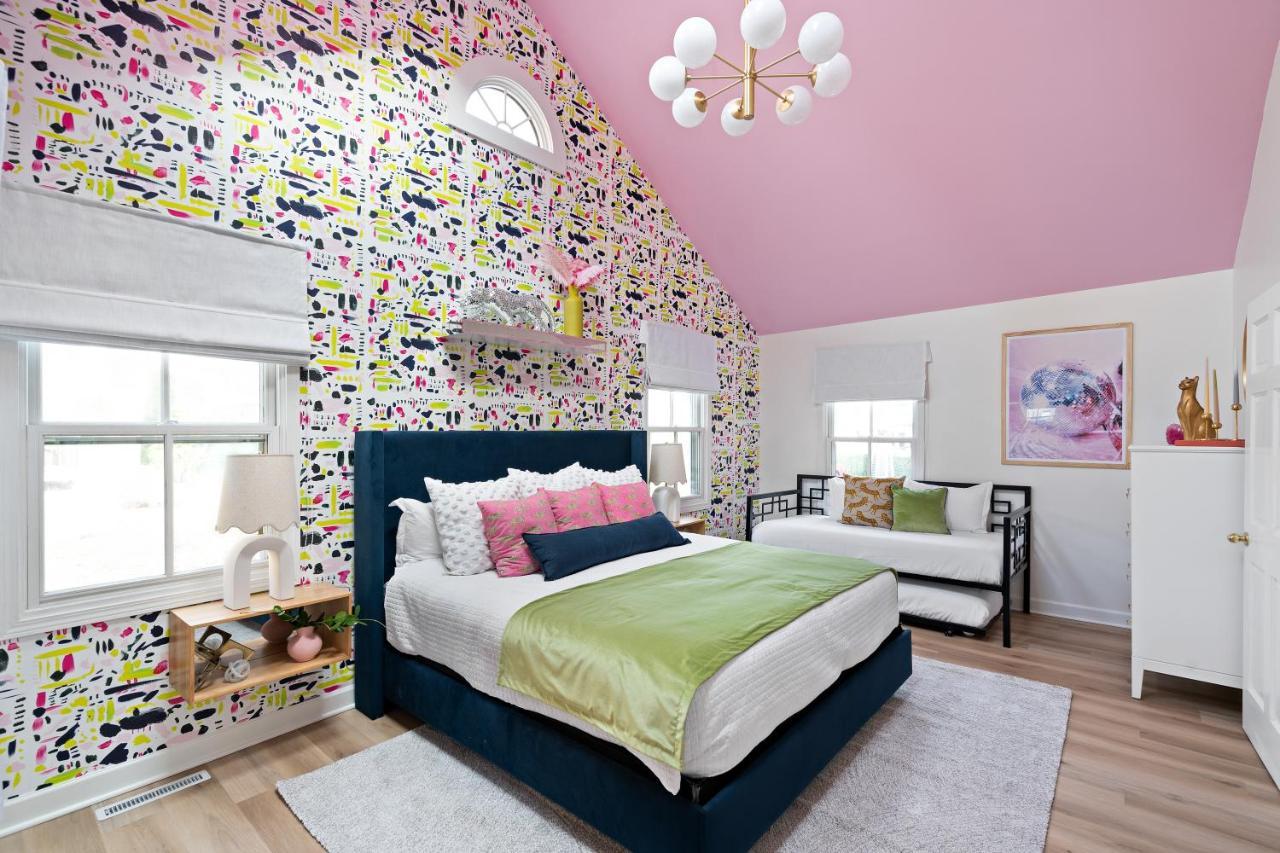 Holiday home Insta Worthy Home! *sleeps 8* - Walker's Point! *