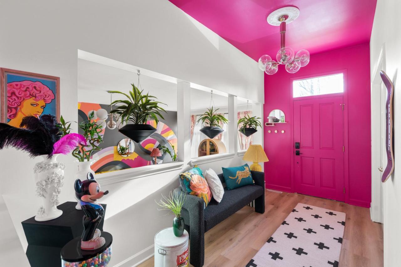Holiday home Insta Worthy Home! *sleeps 8* - Walker's Point!