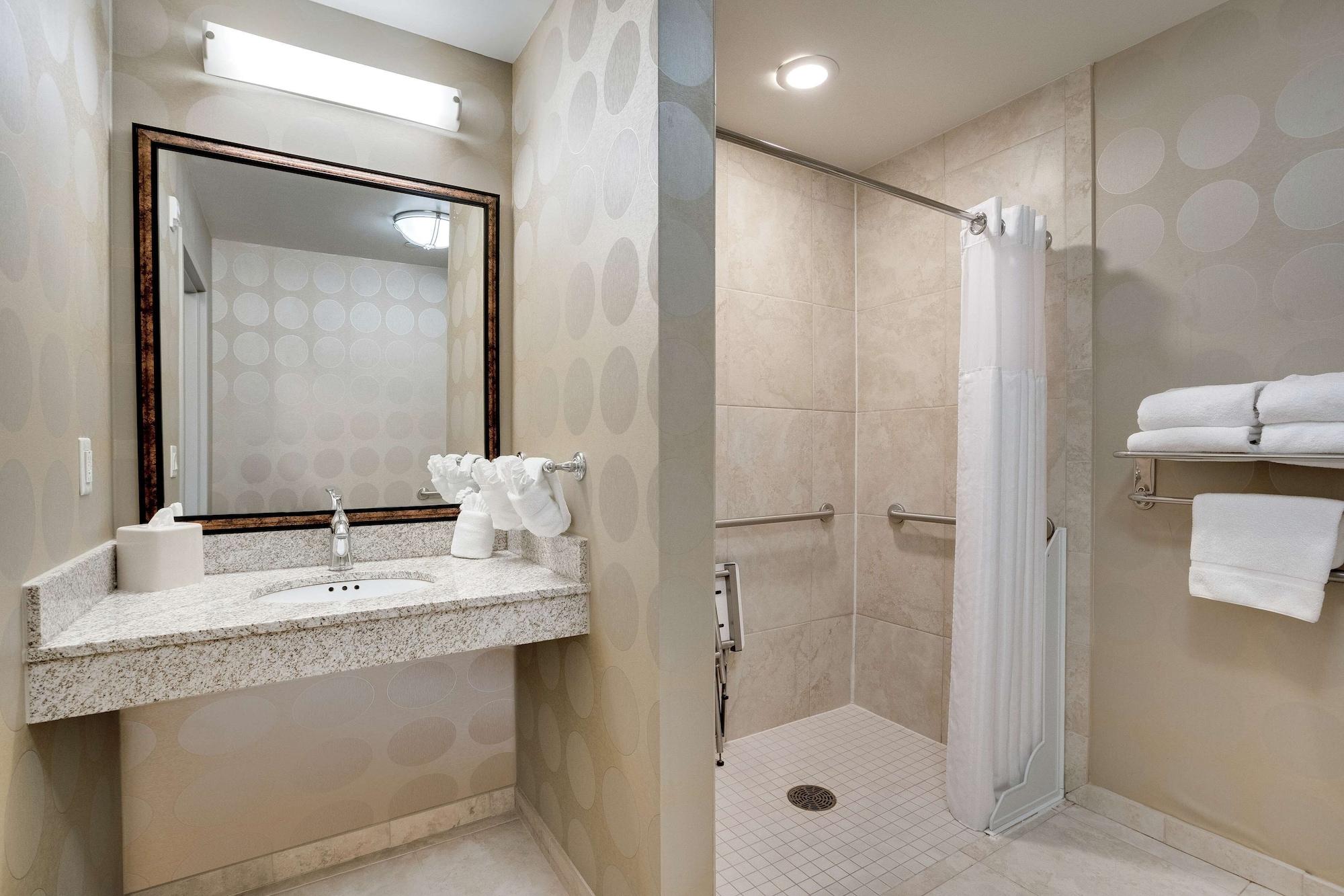 Hilton Garden Airport Hotel 3*