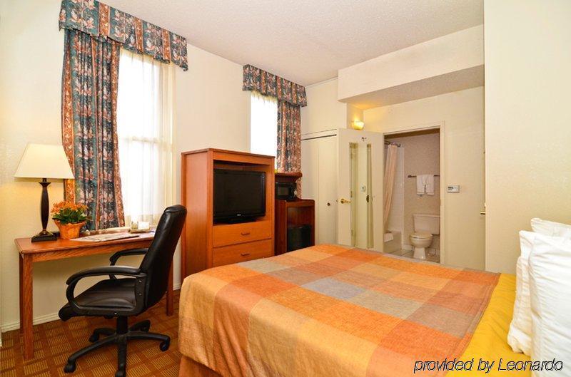 Fairfield & By Marriott Downtown Hotel Milwaukee