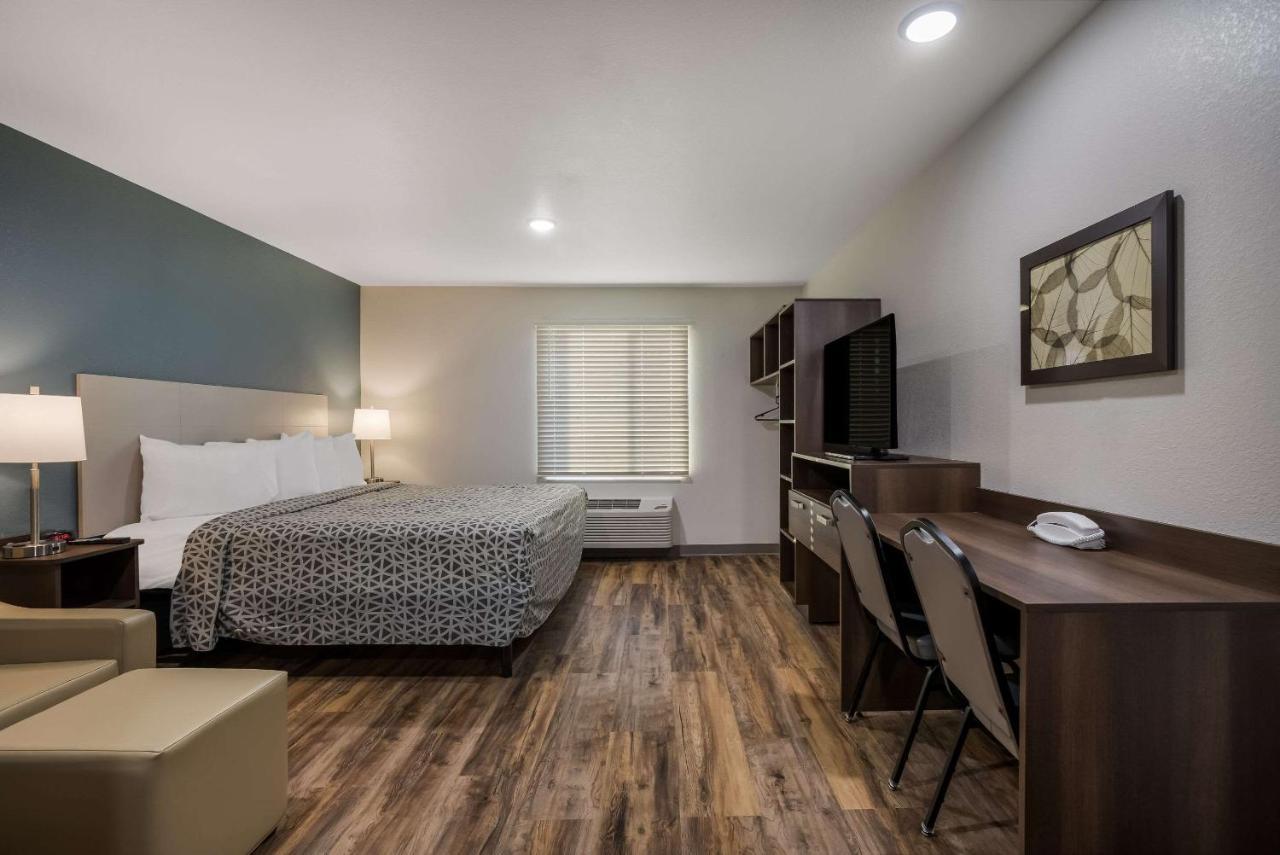 Woodspring - Menomonee Falls Hotel
