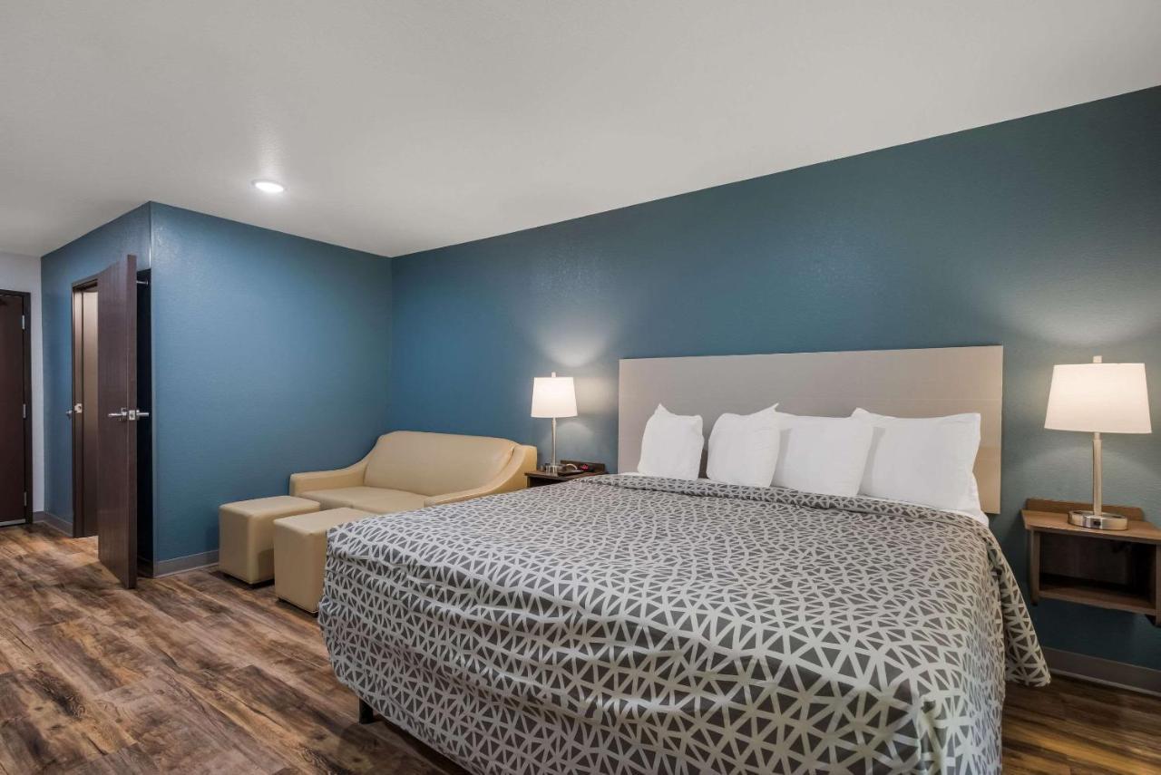 Woodspring - Menomonee Falls