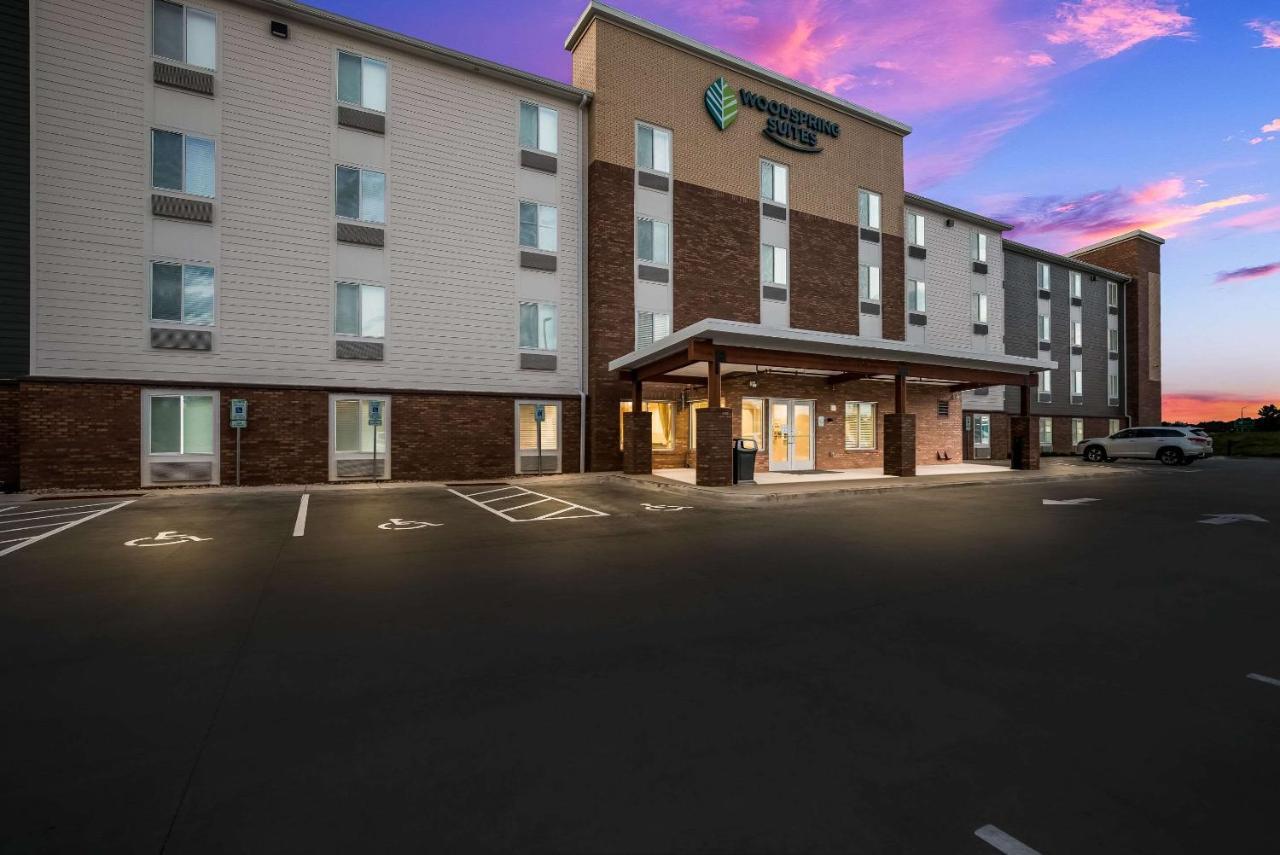 Woodspring - Menomonee Falls Milwaukee
