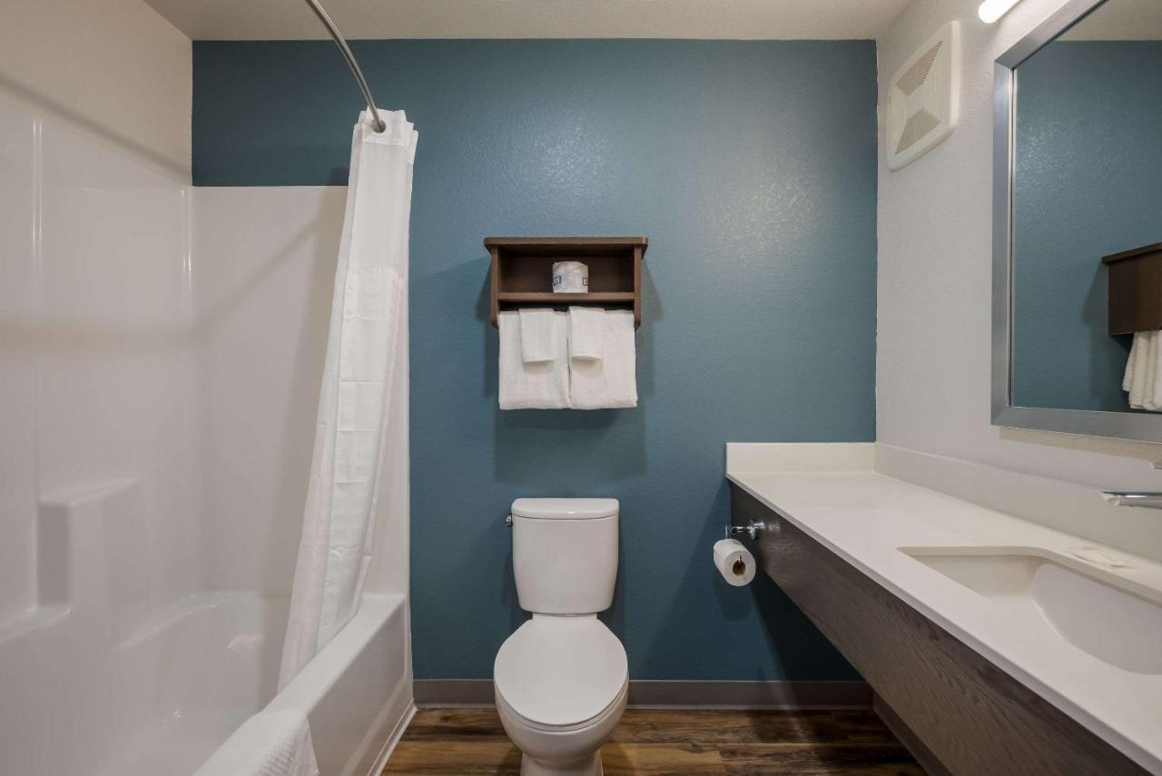 Woodspring - Menomonee Falls Hotel *