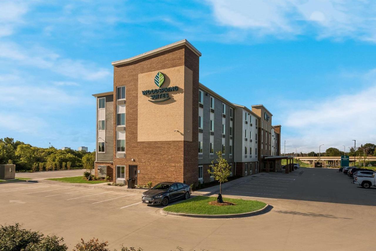 Woodspring - Menomonee Falls Hotel *
