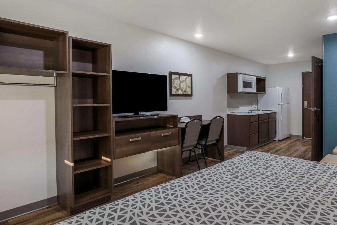 Woodspring - Menomonee Falls Hotel *