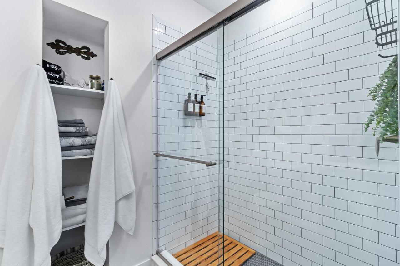 King Sweet, 2bd, 1 Bath, In Historic Walker's Point *
