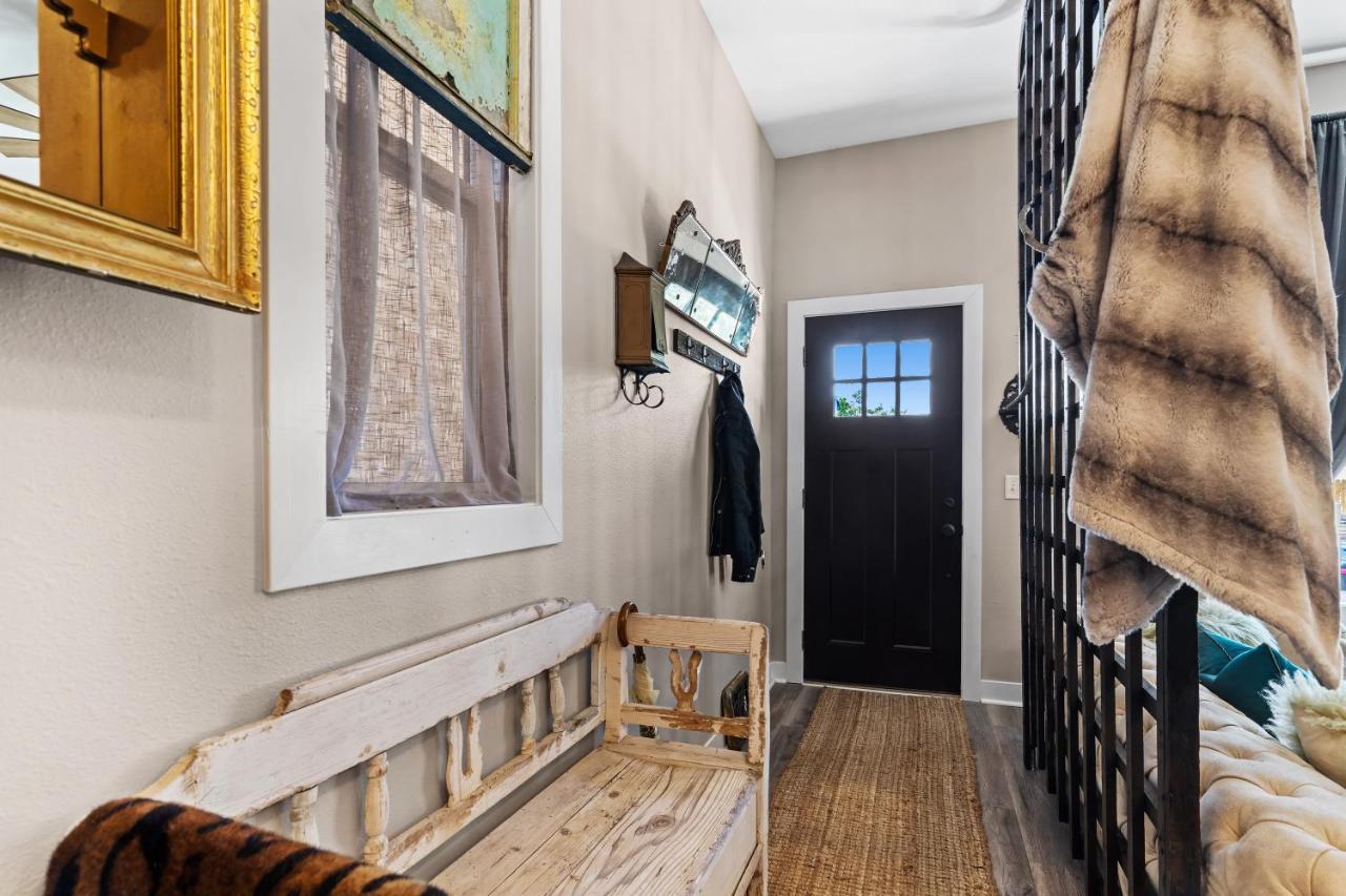 King Sweet, 2bd, 1 Bath, In Historic Walker's Point * Milwaukee